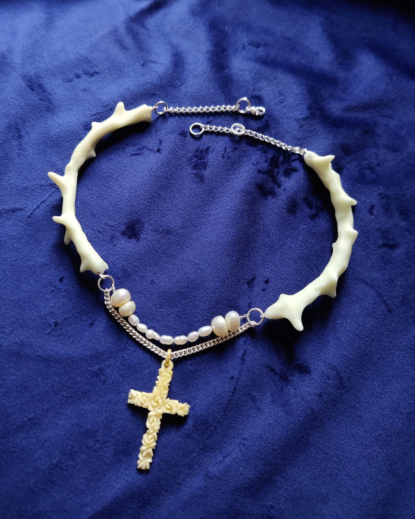 Fluorescent Thorn Choker