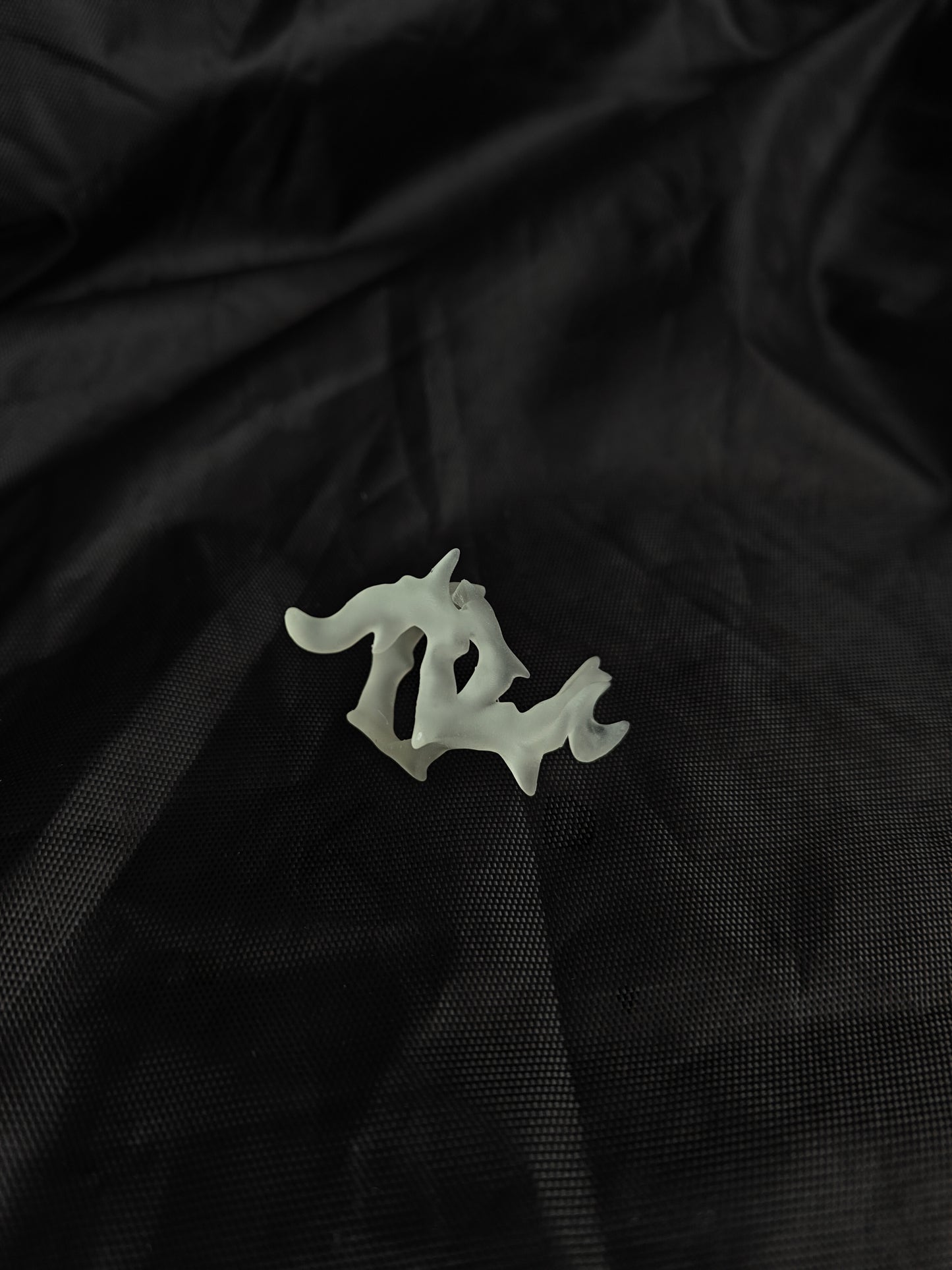 Frozen Thorns – Transparent Dragonbone Ring