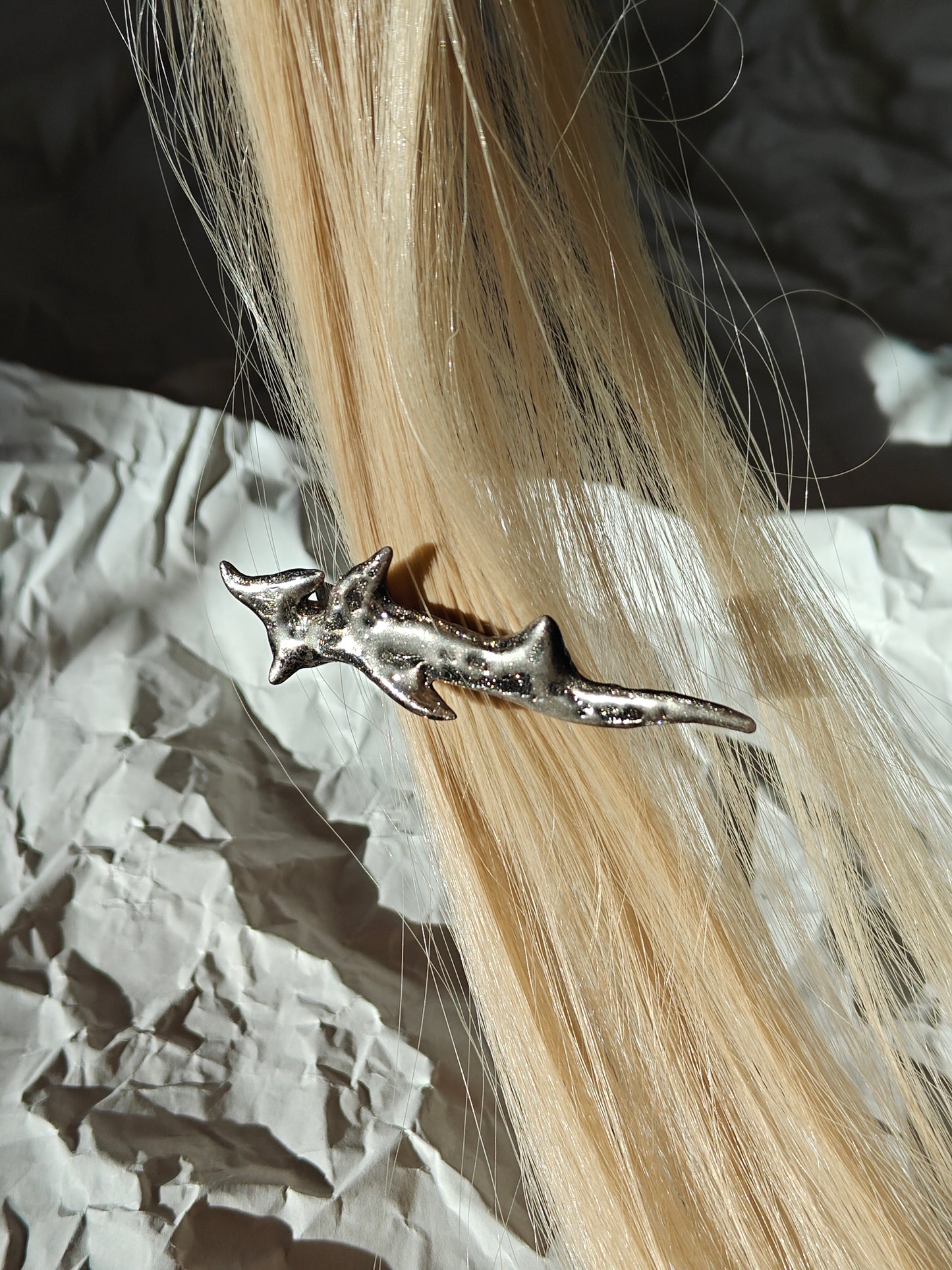 Liquid Metal - Thorn Of Affection Hairclip