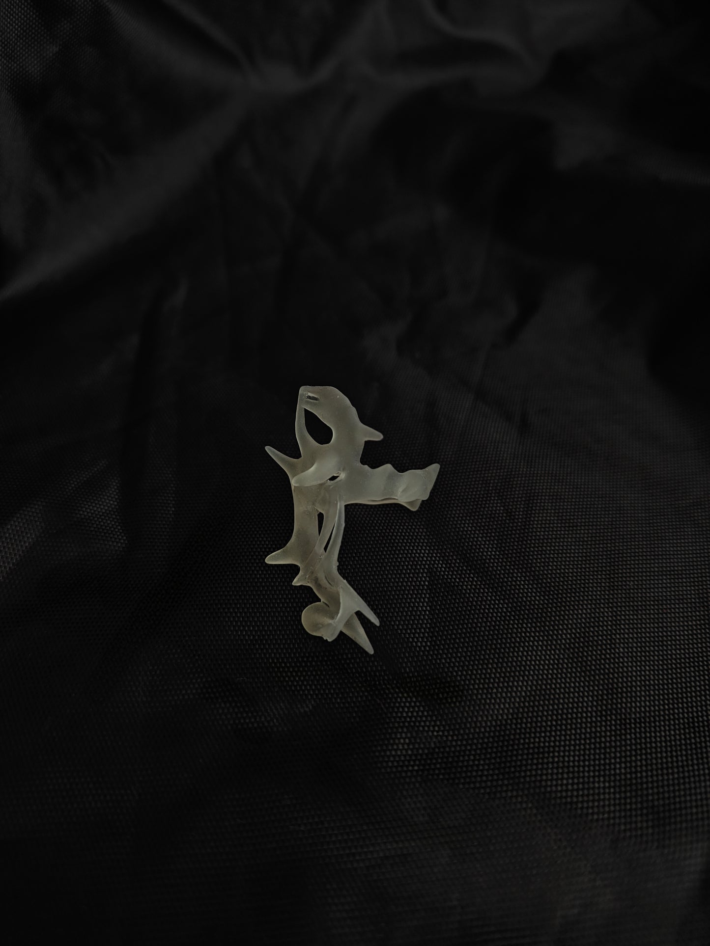 Frozen Thorns – Transparent Fishbone Ring