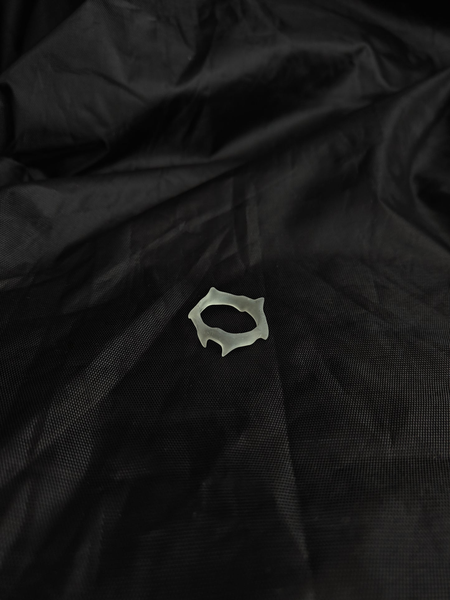 Frozen Thorns – Transparent Band Ring