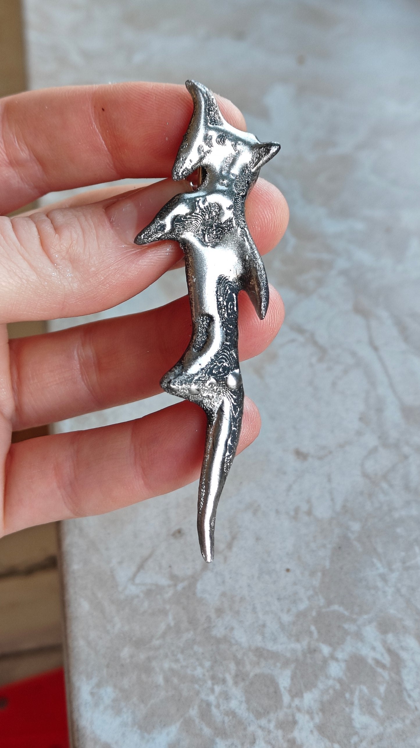 Liquid Metal - Thorn Of Affection Hairclip