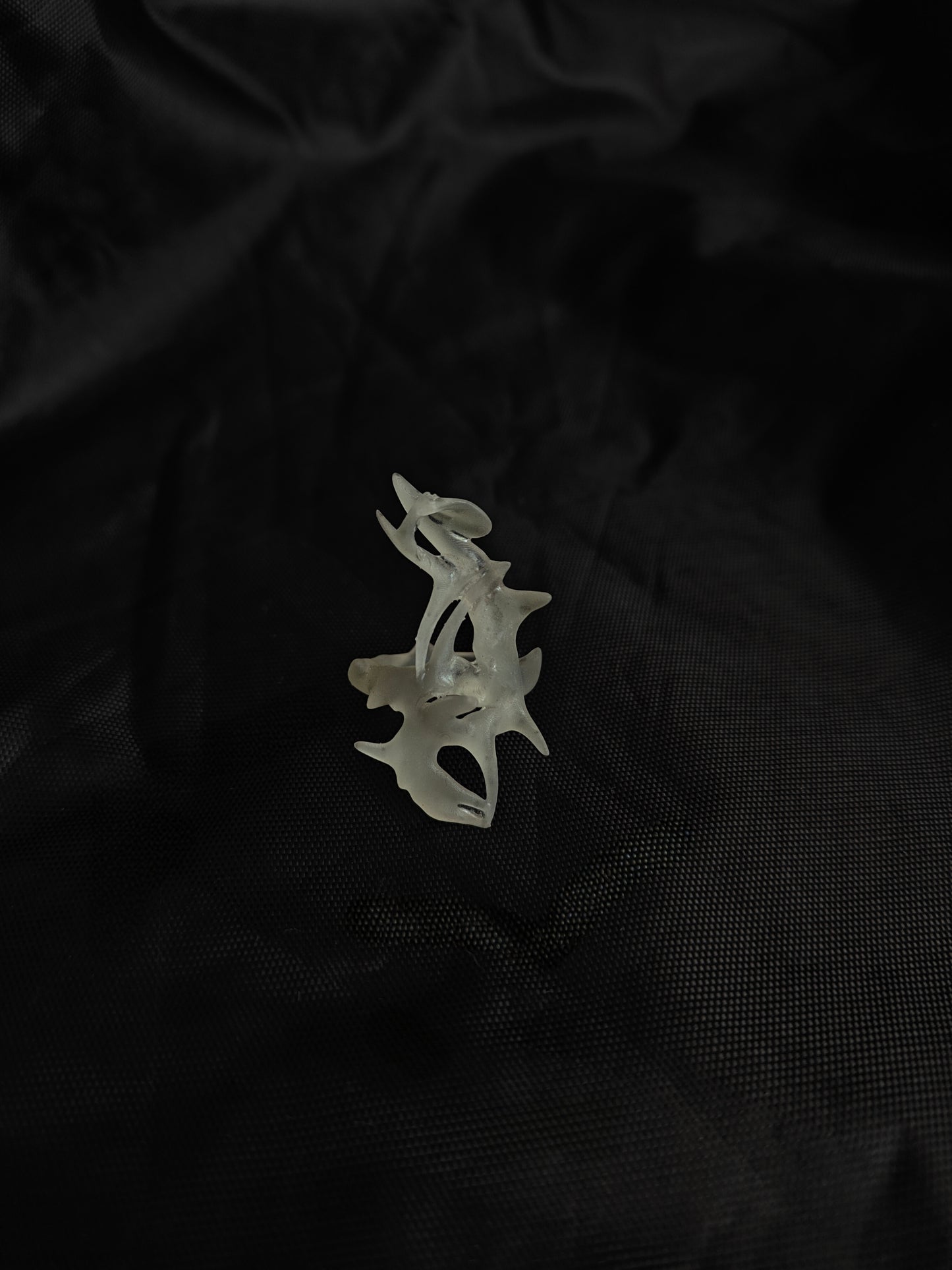 Frozen Thorns – Transparent Fishbone Ring