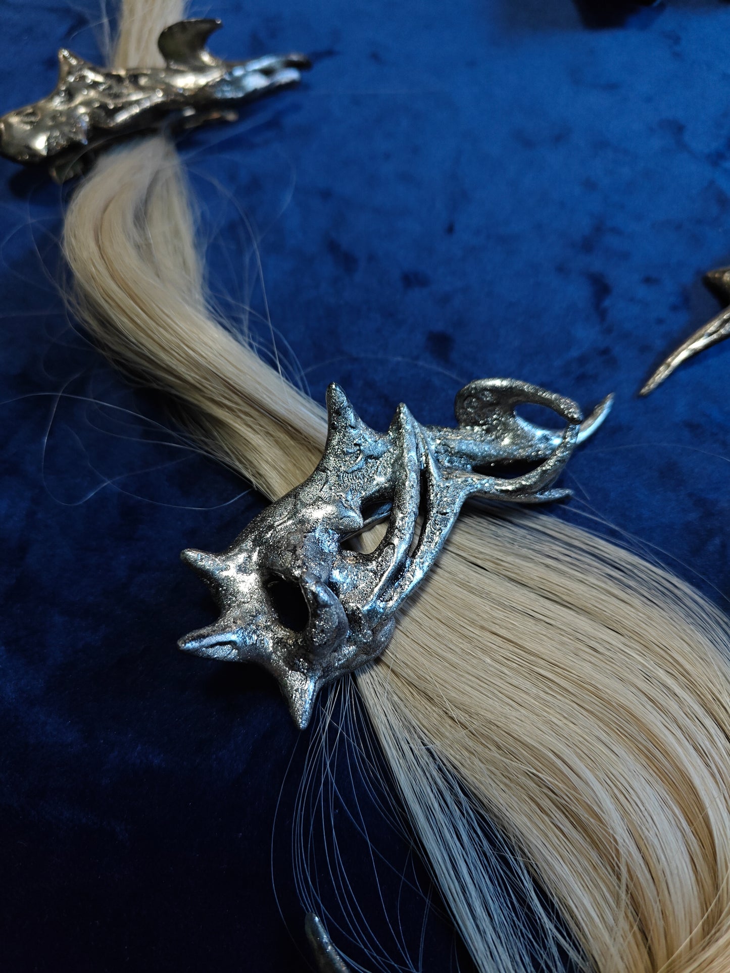 Liquid Metal - Queen of Thorns Hairclip