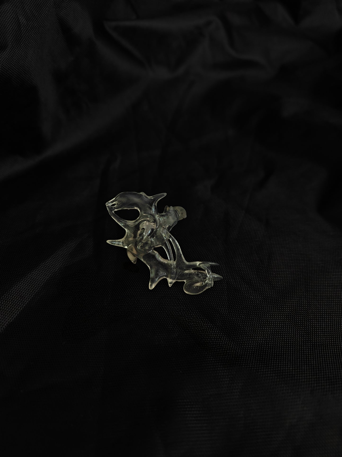 Frozen Thorns – Transparent Fishbone Ring