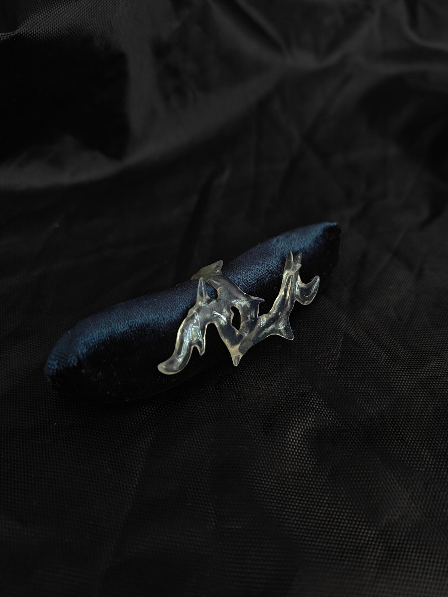Frozen Thorns – Transparent Dragonbone Ring